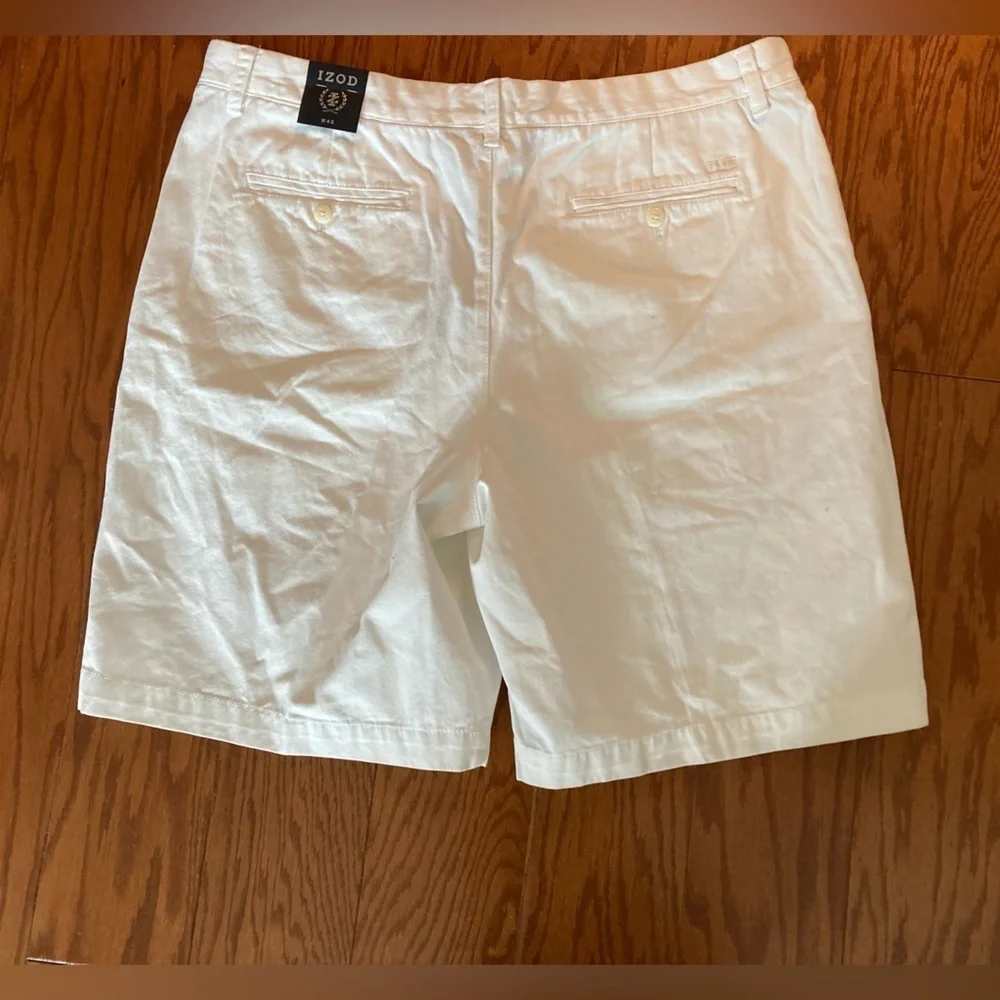 Izod White Shorts Size 40 New With Tags belt loops